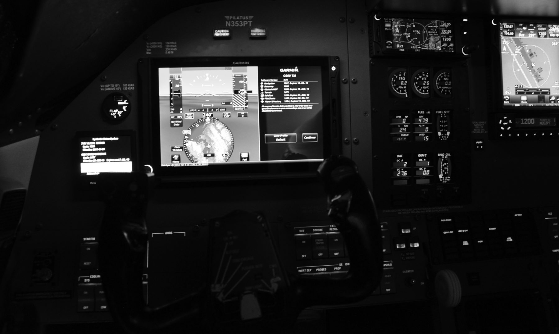 AtlasAircraftCenter Avionics 1 e1565633112861 (1)